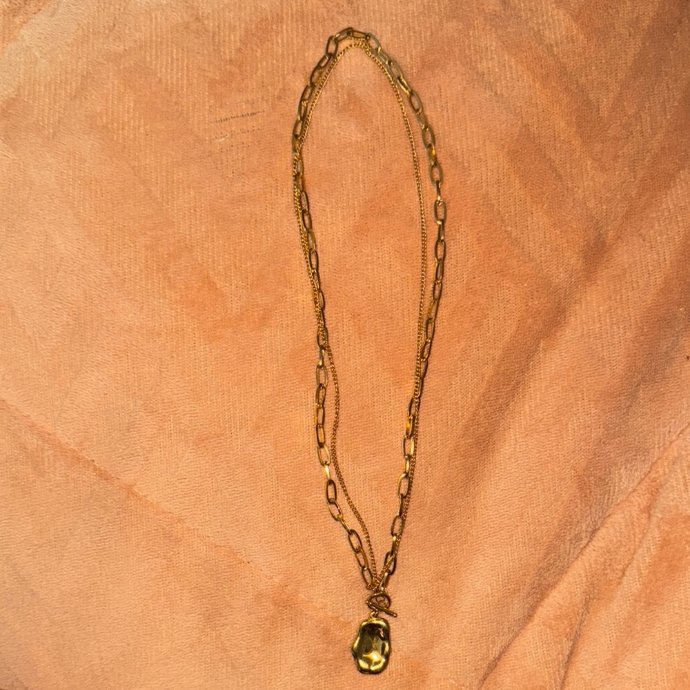 Elegant Gold Layered Necklace 🌟
